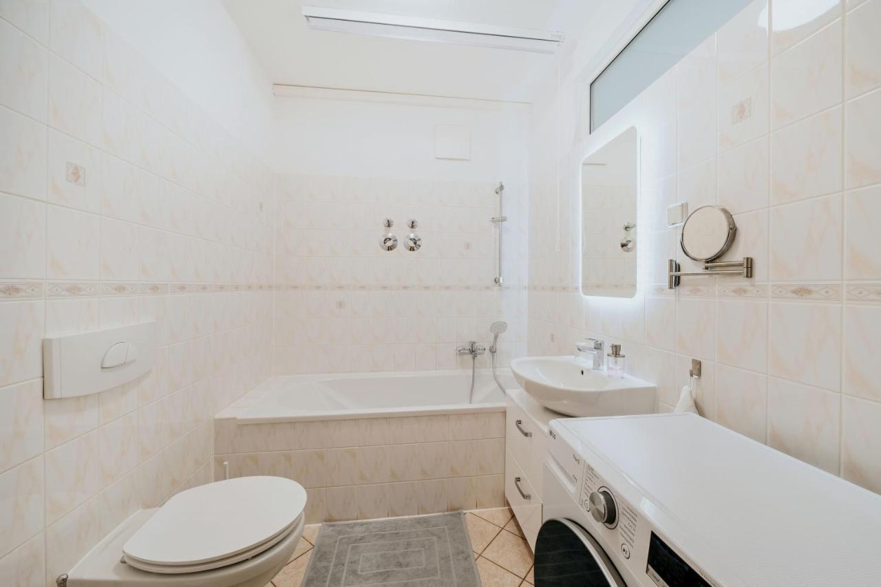 Blissplace 3 Zi Premium Apartment Nahe Getec Arena Mit Kingsize Betten Und Balkon Magdeburg Eksteriør billede